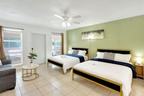 Hollywood Beach Escapade Studio with Free Parking